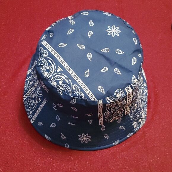 Super Cute! NWOT David and Young Women's Paisley Bucket Hat - Picture 2 of 4